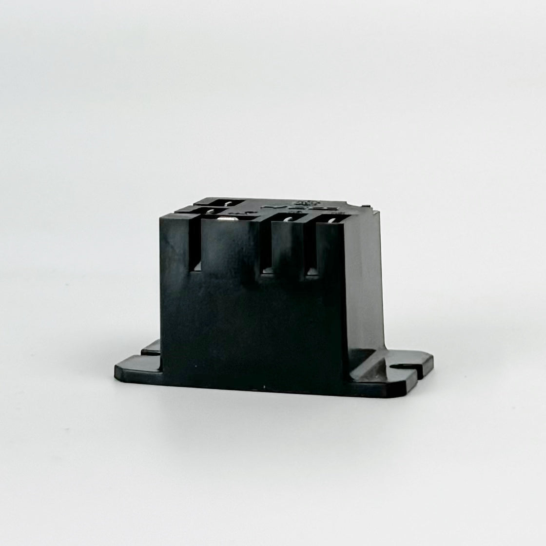 Pilot relay for Skutt kilns, typically used to drive a small signal to the main relays or contactors. Skutt PK models, Skutt KM1227PK, Skutt KM1231PK, Skutt KM1627PK, Skutt KM1627PK LF.