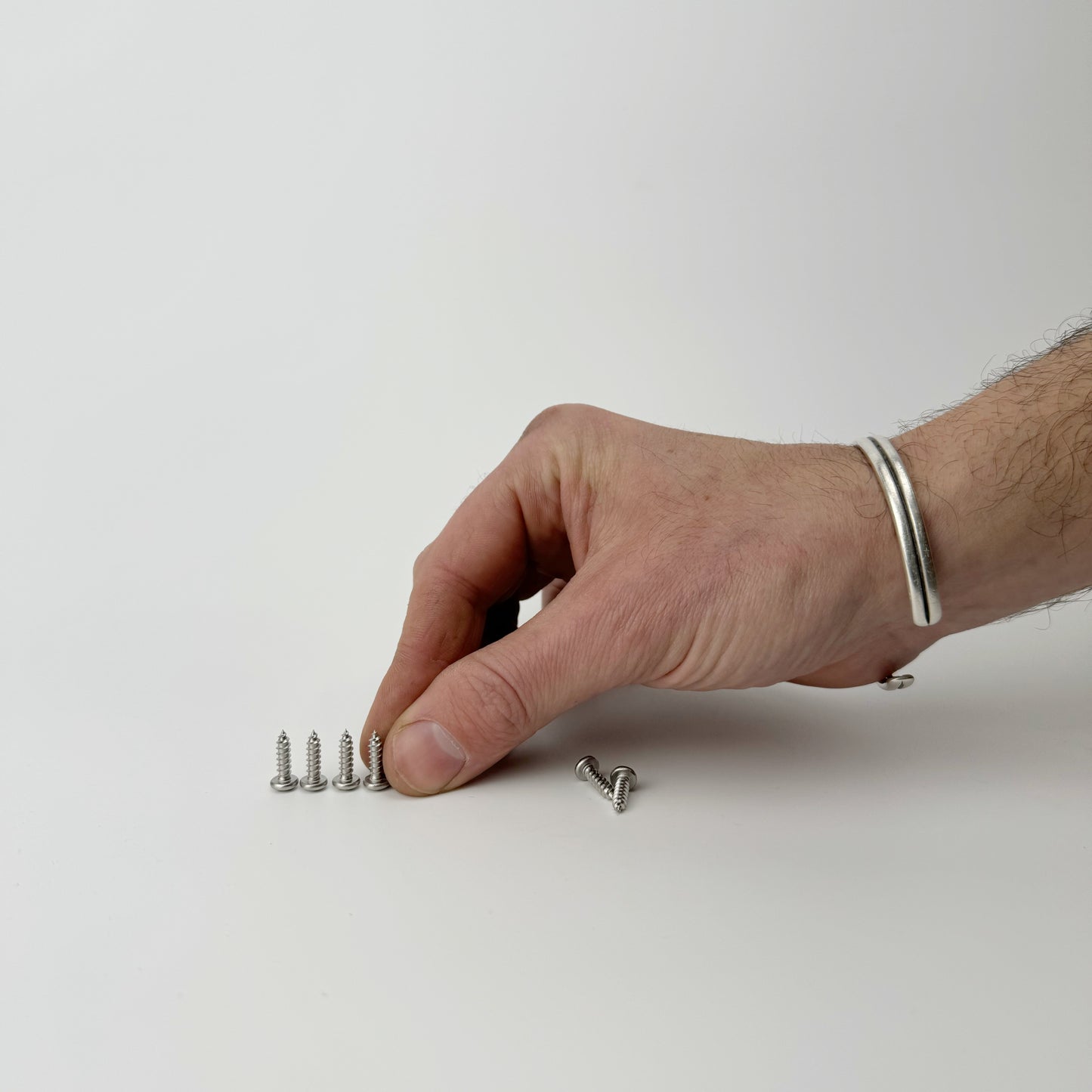 Standard sheet metal screws used on control box and exterior hardware on Skutt kilns.