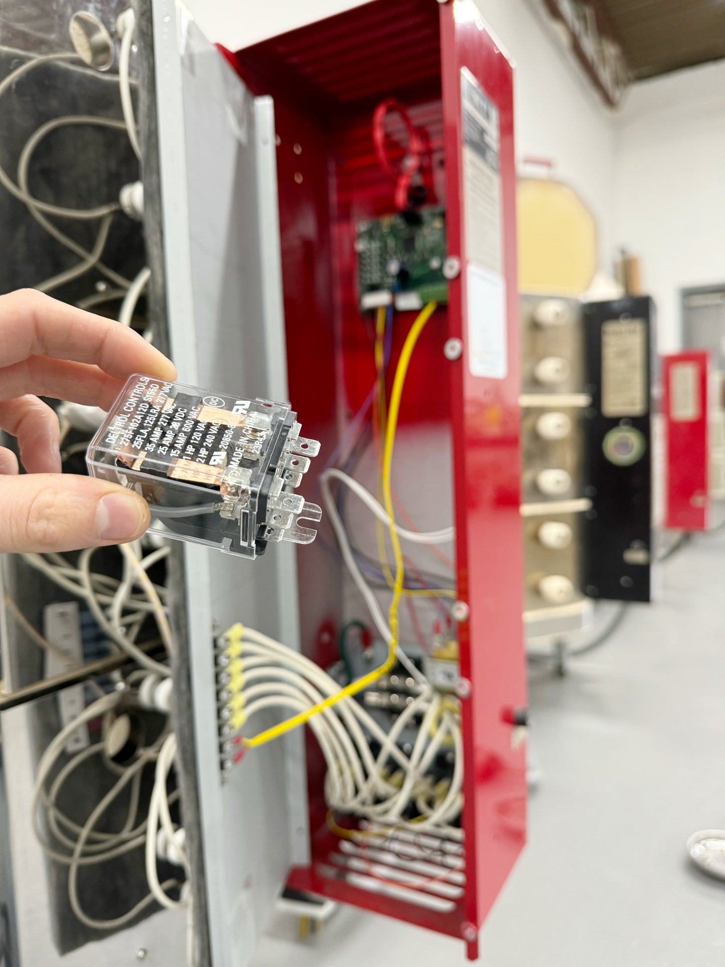 These relays are OEM factory replacement for many older Skutt KM, digital kilns (KM 1027, KM 1227, KM 1018, etc.) with 5 fins on the top of the control box. 
Skutt and Amaco models. 
Skutt KM818, Skutt KM822, Skutt KM827, Skutt KM1018, Skutt KM1022, Skutt KM1027, Skutt KM1218, Skutt KM1222 and Skutt KM1227

Amaco EX-232, Amaco EX-257, Amaco EX-365, Amaco EX-329, Amaco EX-270, Amaco EX-353, Amaco EC-55, Amaco EC-55SF 

Amaco AH-10SF, Amaco AH-25SF, Amaco AH-30SF