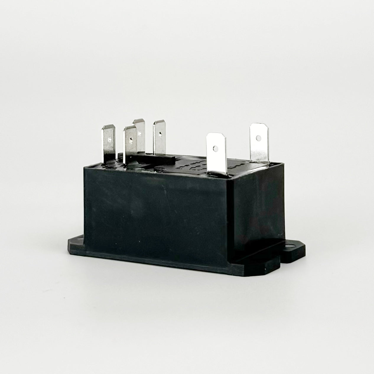 Power relays are typically found in most digitally controlled kilns and are used to control the flow of electricity to the heating elements. A 12V relay in an electric kiln uses a low-voltage control signal to safely switch the kiln’s high-voltage heating elements on and off. Best: Used by leading manufactures and often regarded as the best quality and longest lasting.